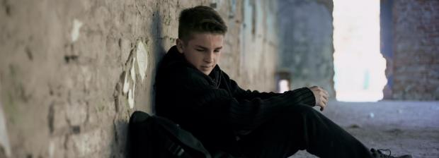 "" dreng med skoletaske