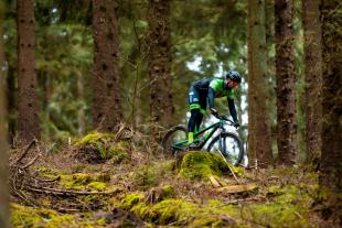 Rold Skov og Rebild Bakker er et sandt slaraffenland for mountainbikere. Og der er ruter der passer til nybegynderen og andre der giver den erfarne rytter kamp til stregen.